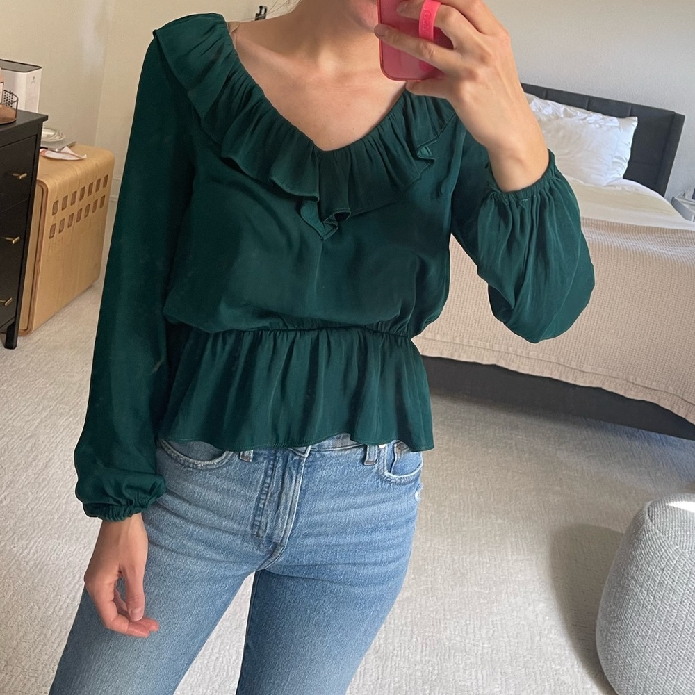 “14th & Union” Women’s Size S, Emerald Green Cropped V Neck Blouse